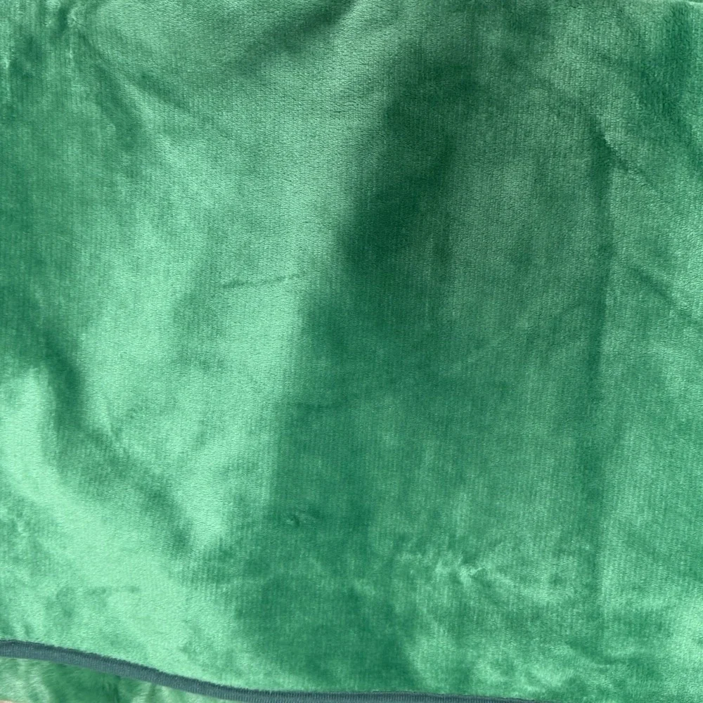 NWT Oregon Ducks Throw Blanket 60x70 Super Soft Plush Green Bound Edges NCAA